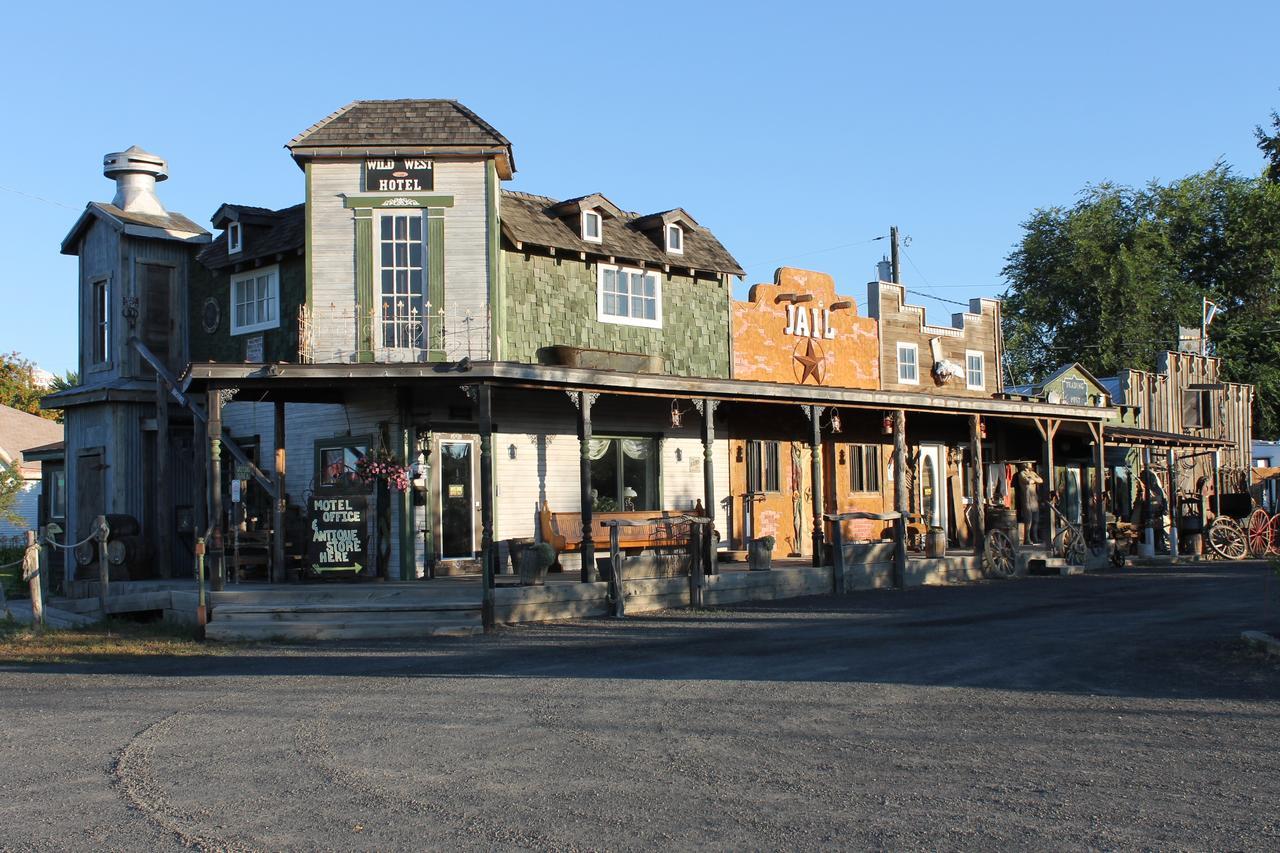 Black Bear Motel Davenport Eksteriør billede